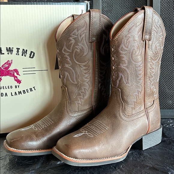 Idyllwind Embossed Cowboy Boots - Size 8.5 - Picture 2 of 5